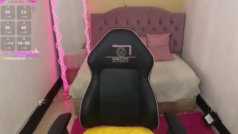 Snapshot of chiara_tay chatting on November 20, 2:45 am Chiara online show from November 20, 2:45 am