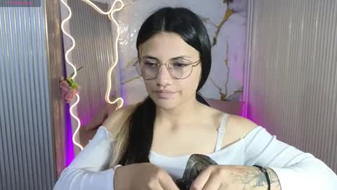 Snapshot of chiara_tay chatting on April 4, 7:11 pm Chiara online show from April 4, 7:11 pm
