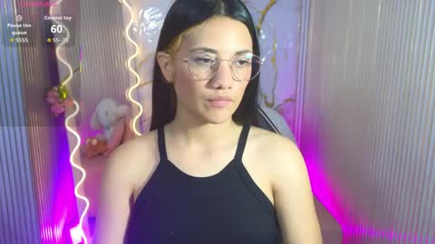 Snapshot of chiara_tay chatting on April 15, 7:43 pm Chiara online show from April 15, 7:43 pm