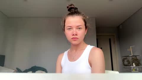 Snapshot of chiarounsaville chatting on June 23, 10:13 am Eli will make your day a little brighter online show from June 23, 10:13 am