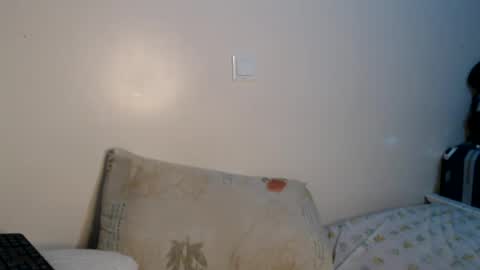 chichie_ online show from July 11, 5:43 am