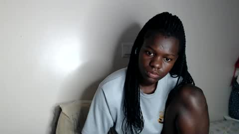 chichie_ online show from July 29, 7:39 am