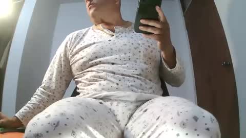 Snapshot of chicoguapo8 chatting on November 22, 11:42 am jorge online show from November 22, 11:42 am