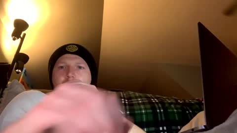 Snapshot of chillgi97 chatting on December 11, 11:21 pm chillgi97 online show from December 11, 11:21 pm