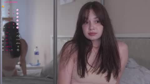 Snapshot of chillgirlll chatting on July 12, 5:53 am Nicole online show from July 12, 5:53 am