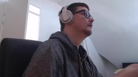 chillzonecam online show from March 28, 2:05 pm