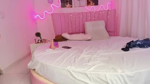 sophia online show from December 22, 5:12 am