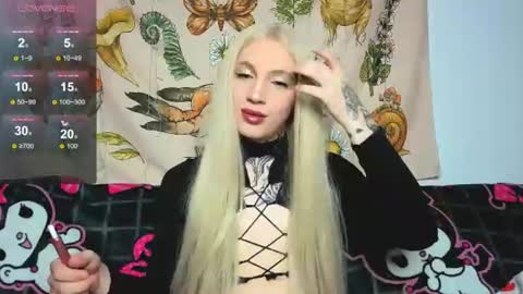 Snapshot of chl0echerry chatting on June 18, 3:05 pm Chloe INDEPENDENT MODEL online show from June 18, 3:05 pm
