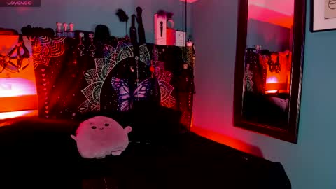 Chloeallennn  online show from April 22, 12:18 pm