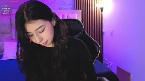 chloe_bluee_ online show from April 21, 11:05 am