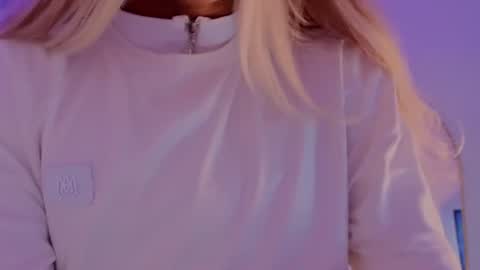 Chloe online show from July 7, 7:29 pm
