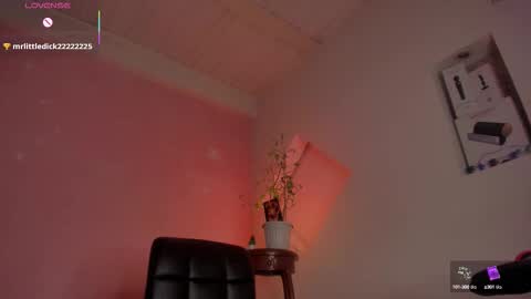 chloe_cooperr online show from October 9, 10:30 pm