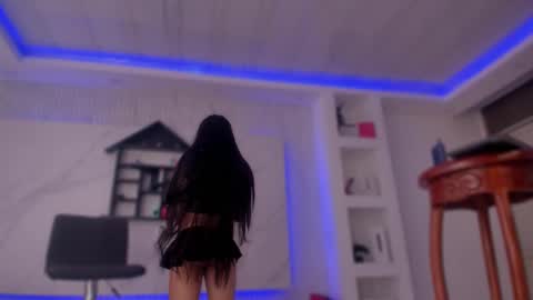 chloe_cooperr online show from February 7, 4:00 pm