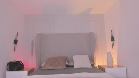 Chloe online show from December 5, 11:30 am