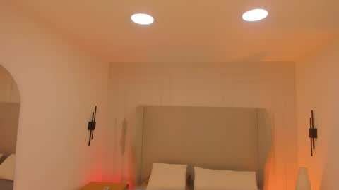 Chloe online show from December 21, 2:35 pm