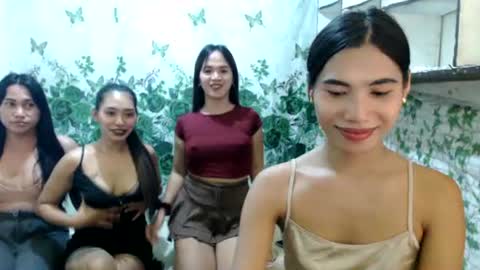 Snapshot of chloe_harlot chatting on June 15, 2:52 pm chloe and harlot online show from June 15, 2:52 pm