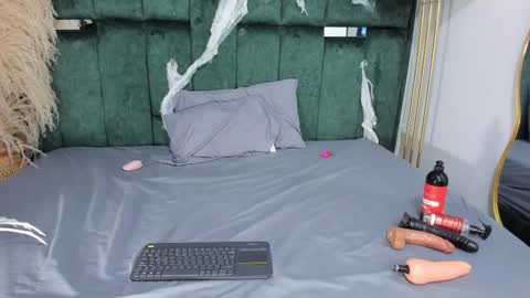 Chloe online show from October 25, 6:57 pm