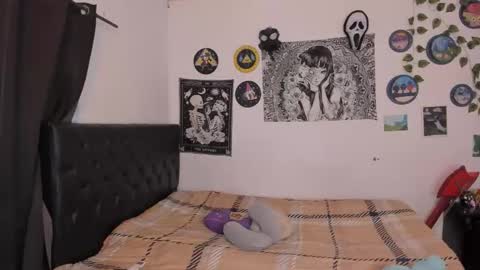 chloe_kisses online show from September 30, 11:15 am