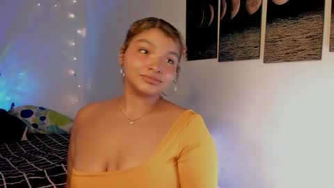 chloe_kisses online show from April 21, 11:27 am