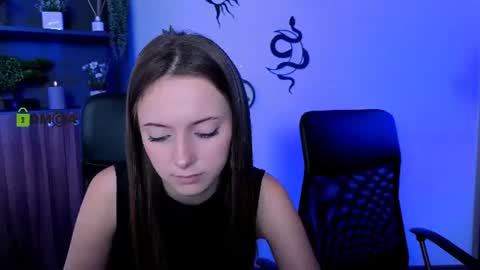 chloe_ley online show from July 8, 9:03 am