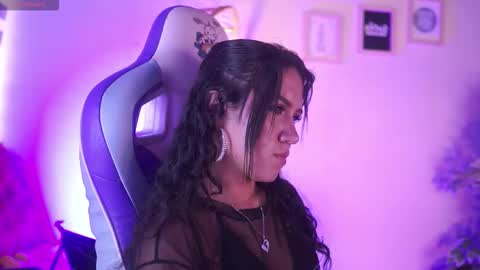 CLOE  online show from March 4, 8:04 pm