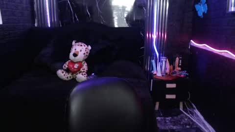 chloe_smith5 online show from April 22, 2:40 pm