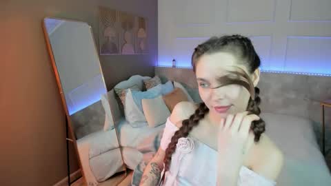 Chloe online show from May 16, 2:27 pm
