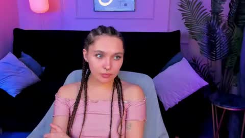 Snapshot of chloe_sunny chatting on June 28, 7:20 pm Chloe online show from June 28, 7:20 pm