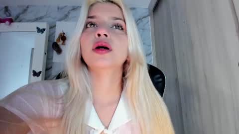 Snapshot of chloe_sweet7 chatting on June 21, 3:31 am Chloe Miller online show from June 21, 3:31 am