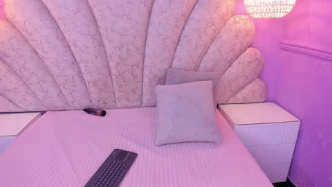   online show from February 5, 10:55 pm