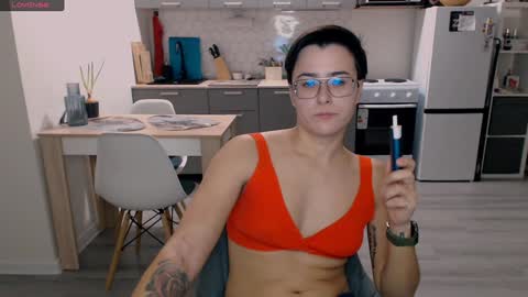 Eva and Sandra online show from December 8, 9:19 pm