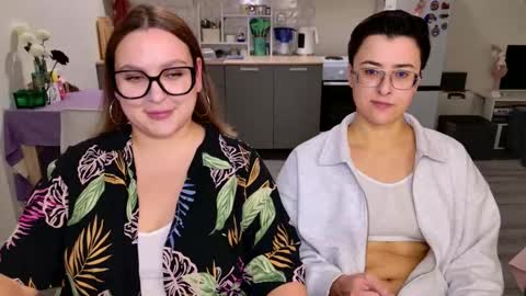 Eva and Sandra online show from February 22, 8:40 pm