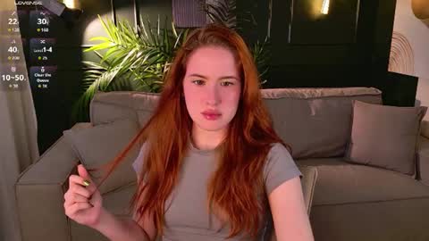 Snapshot of chloeaster chatting on June 20, 7:33 am Chloe online show from June 20, 7:33 am