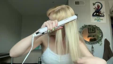 Snapshot of chloebabie chatting on June 19, 12:48 am Chloe online show from June 19, 12:48 am