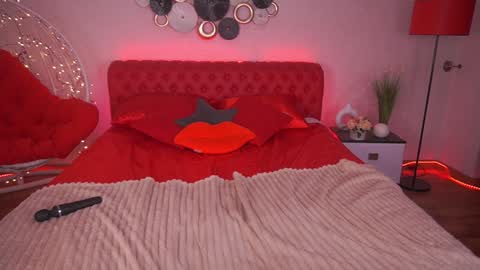 Snapshot of chloebright chatting on December 6, 2:57 am chloebright online show from December 6, 2:57 am