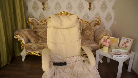 Snapshot of chloebright chatting on December 11, 3:13 am chloebright online show from December 11, 3:13 am