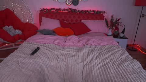 Snapshot of chloebright chatting on December 26, 3:49 am chloebright online show from December 26, 3:49 am