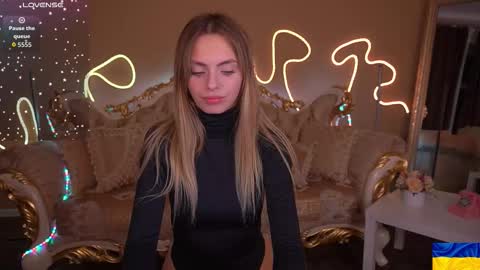 Snapshot of chloebright chatting on October 1, 8:04 pm chloebright online show from October 1, 8:04 pm