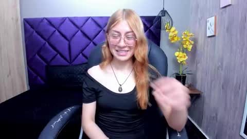 Snapshot of chloecampbell03 chatting on October 20, 5:35 pm chloecampbell03 online show from October 20, 5:35 pm