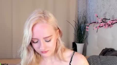 Chloe Deccker online show from June 17, 1:08 am