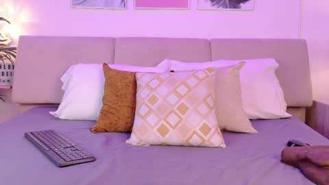 chloeferreira online show from March 28, 2:44 am