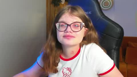 ChloeHalses online show from March 24, 5:01 am