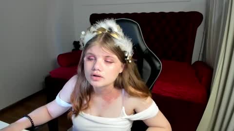 ChloeHalses online show from June 7, 4:00 pm
