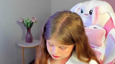 ChloeHalses online show from June 9, 7:03 pm