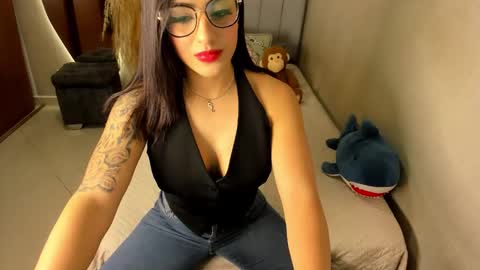 Snapshot of chloeharlan_ chatting on October 6, 12:52 am Laura  independent model online show from October 6, 12:52 am