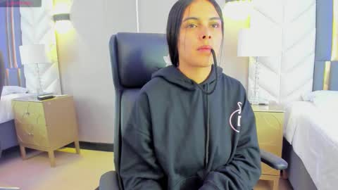  Chloe Harper  online show from January 10, 11:34 am