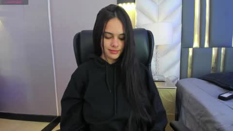  Chloe Harper  online show from April 20, 11:46 am