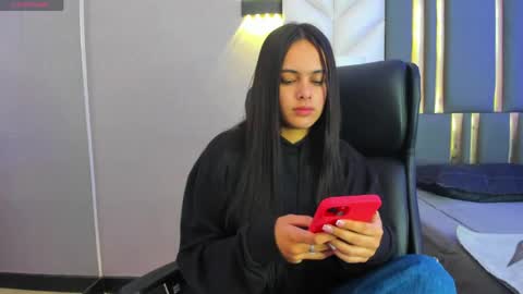  Chloe Harper  online show from April 22, 11:34 am