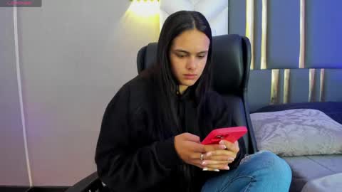  Chloe Harper  online show from April 24, 11:56 am