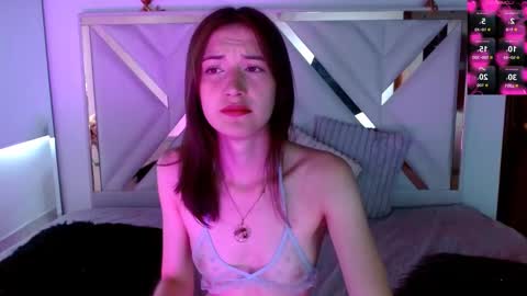 Snapshot of chloejohnsoon chatting on September 16, 1:45 pm Chloe online show from September 16, 1:45 pm